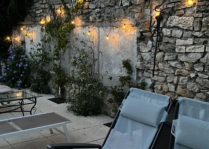 Maison De Maitre Cevenol Couette-café Moulézan